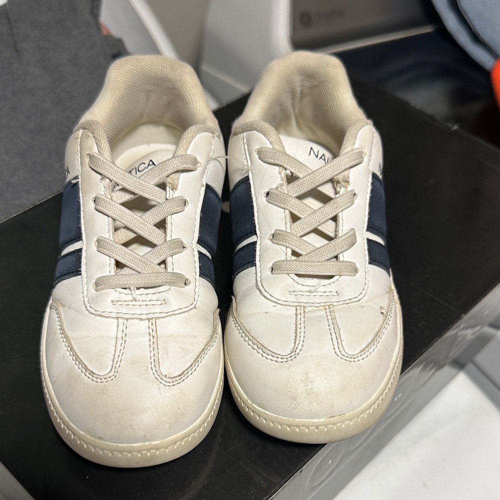 Nautica Kids Sneakers in White and Navy
